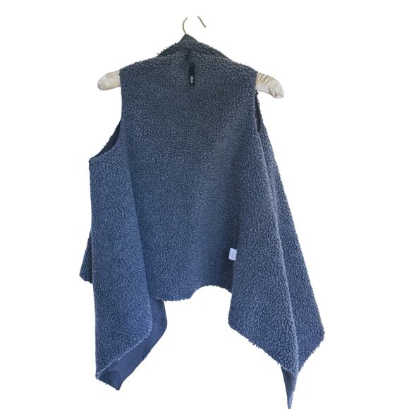 ELAN Gray Sherpa Faux Fur Sleeveless Cardigan Vest One Size Cozy Layering - Picture 3 of 8